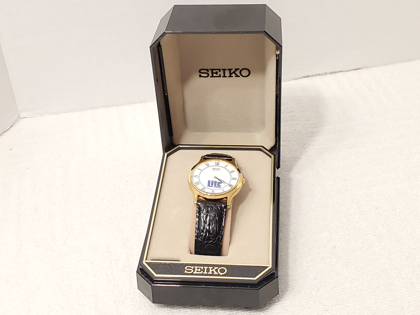 Vintage Seiko Men's Gold Tone Watch White Dial Roman Numerals Black Leather Band