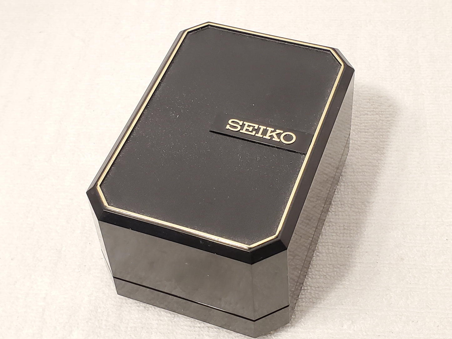 Vintage Seiko Men's Gold Tone Watch White Dial Roman Numerals Black Leather Band