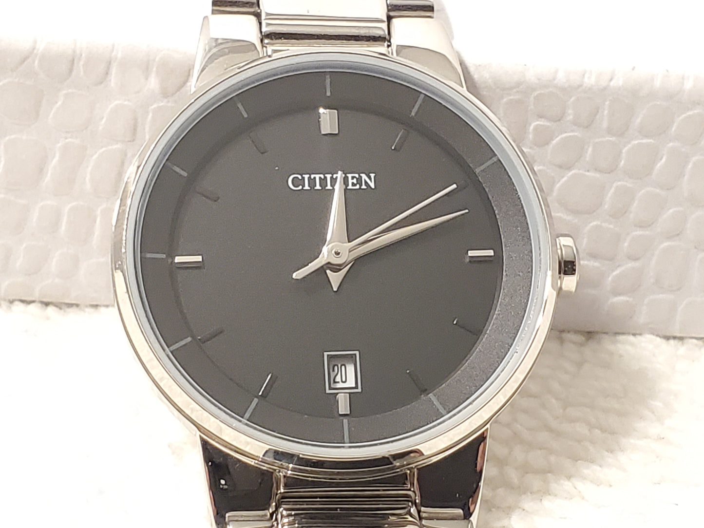 Vintage Citizen Women's Black Dial Date Watch Stainless Steel WR 50 Meters