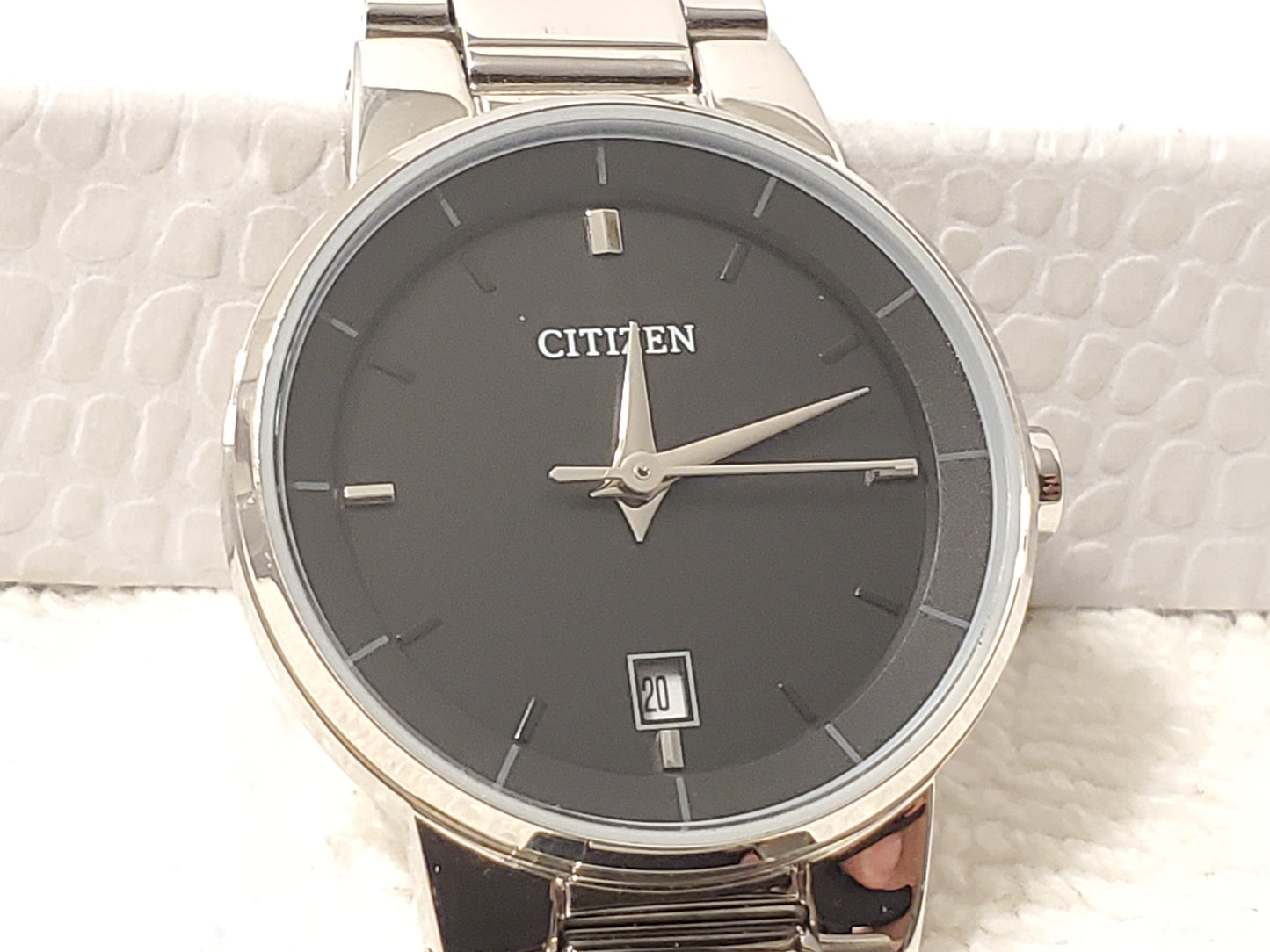 Vintage Citizen Women's Black Dial Date Watch Stainless Steel WR 50 Meters