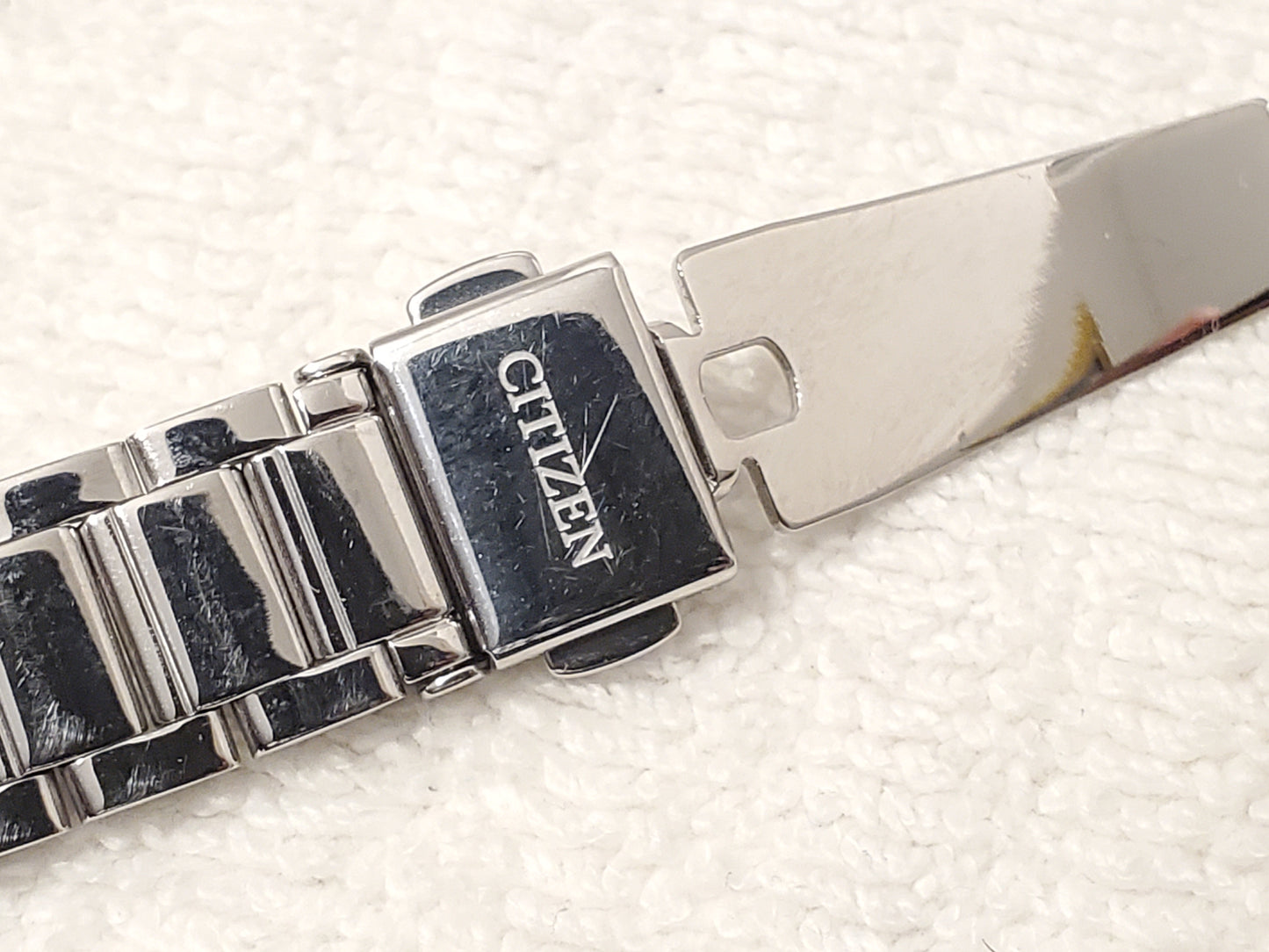 Vintage Citizen Women's Black Dial Date Watch Stainless Steel WR 50 Meters