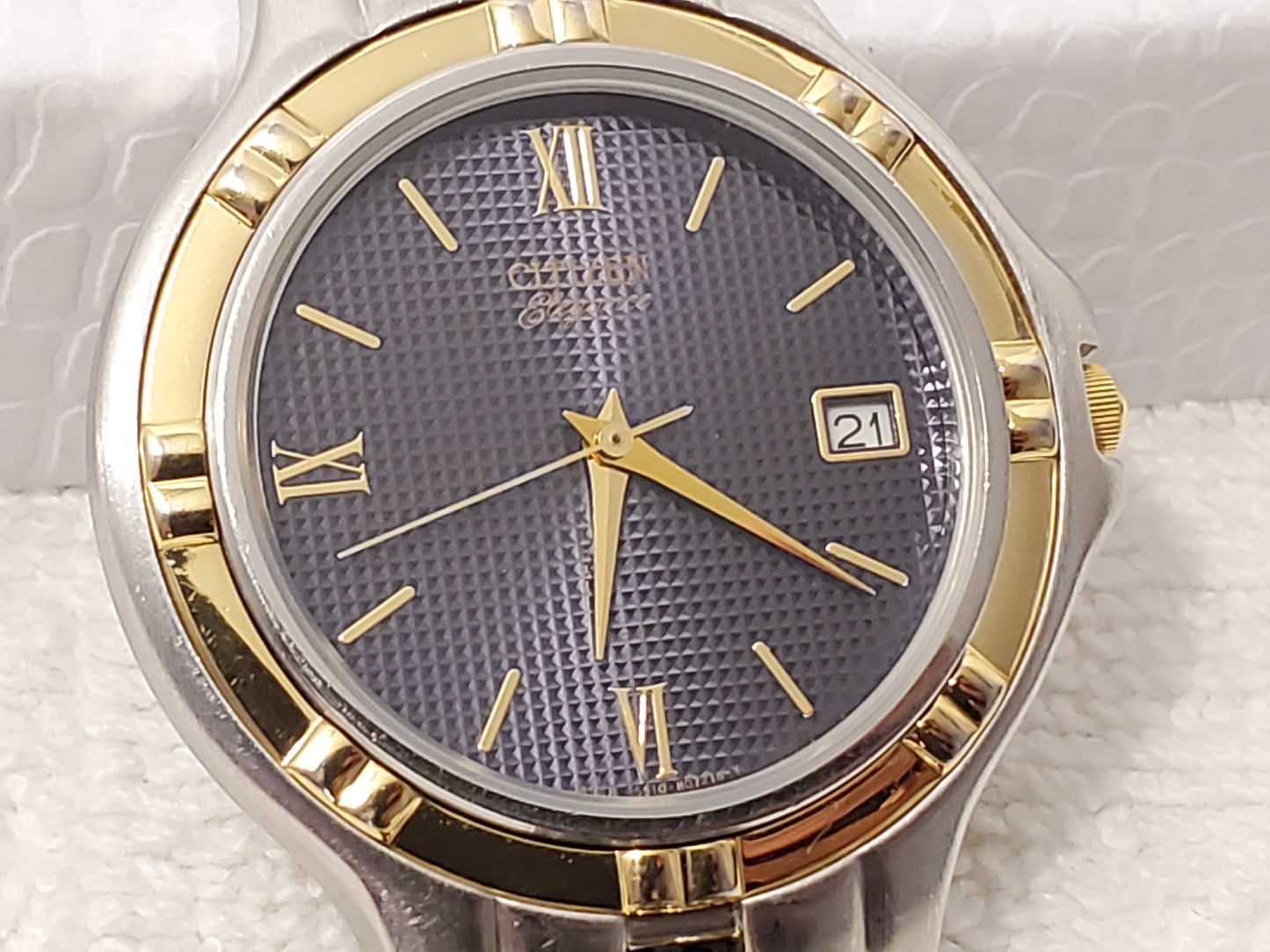 Vintage Citizen Men's Date Quartz Watch Stainless Steel Black Dial Gold Tone