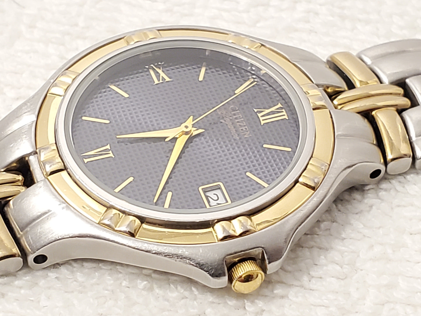 Vintage Citizen Men's Date Quartz Watch Stainless Steel Black Dial Gold Tone