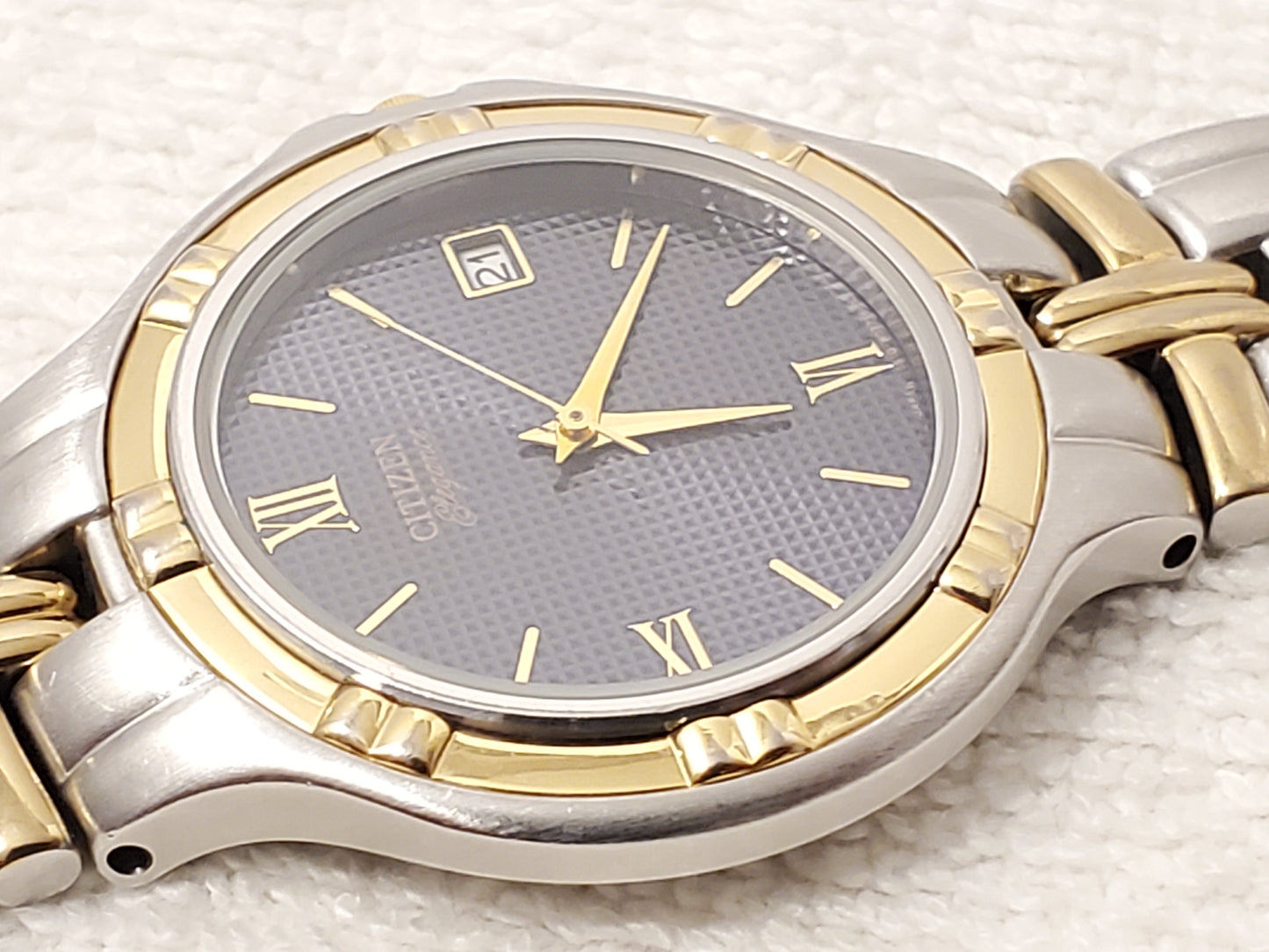 Vintage Citizen Men's Date Quartz Watch Stainless Steel Black Dial Gold Tone