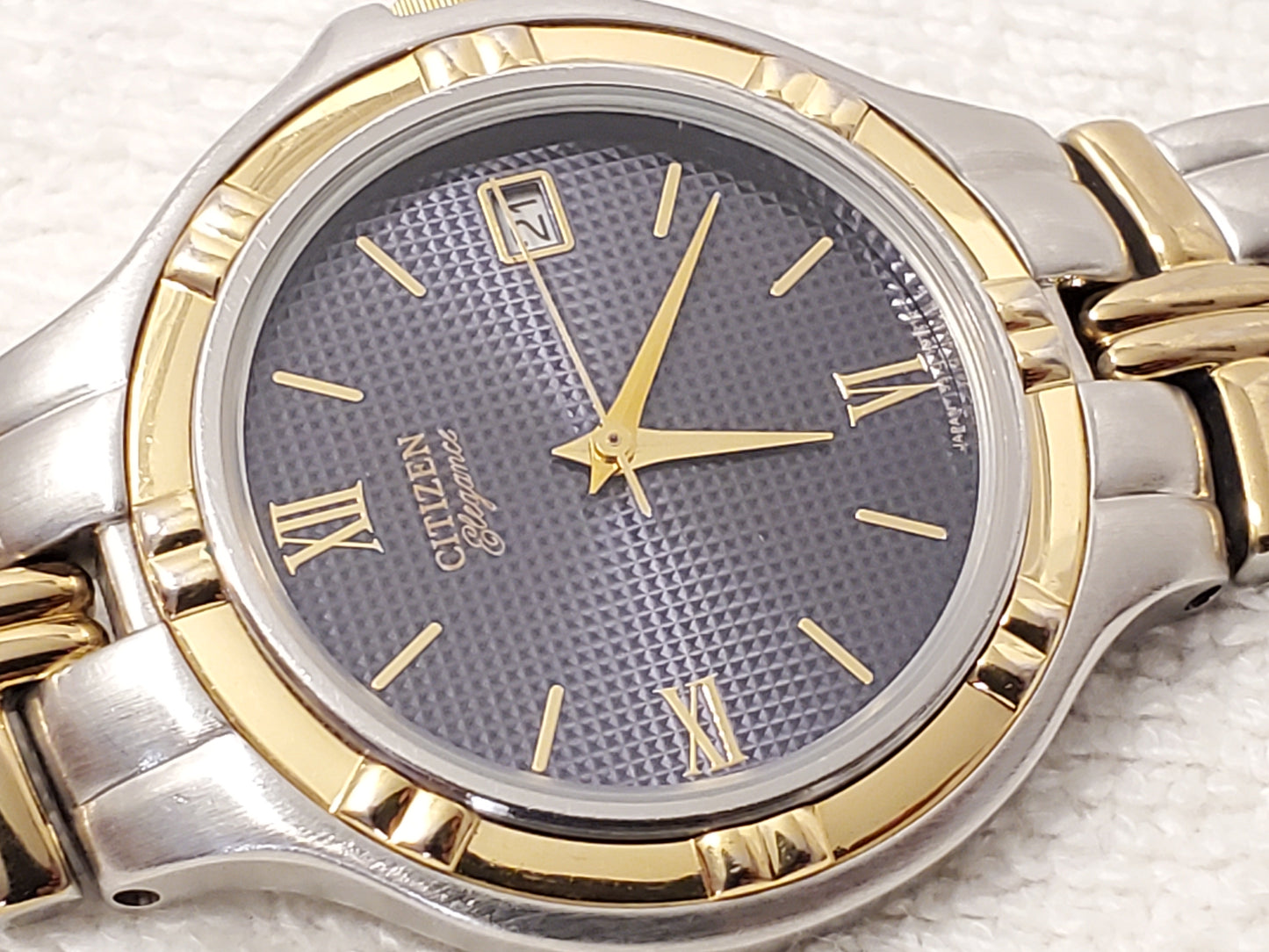 Vintage Citizen Men's Date Quartz Watch Stainless Steel Black Dial Gold Tone