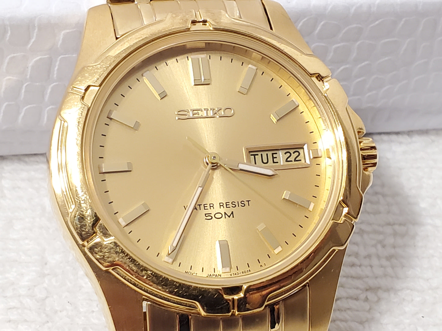 Vintage Seiko Men's Day Date Gold Tone Quartz Watch One Jewel Stainless Steel