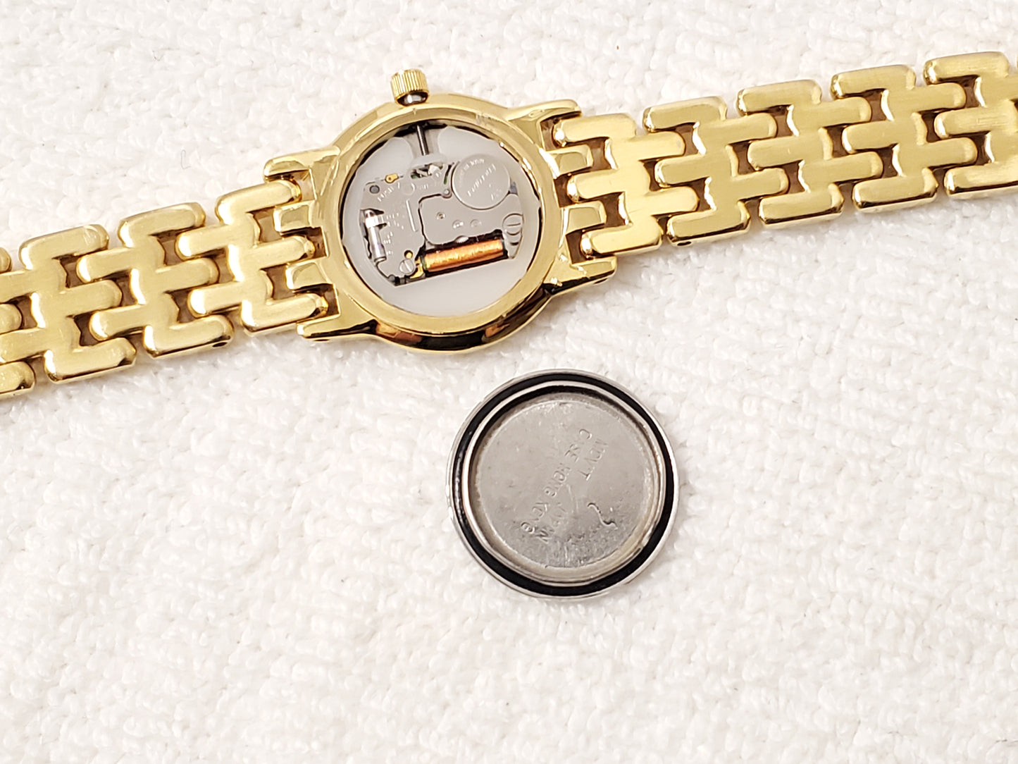 Vintage Citizen CQ Womens Quartz Watch Gold Tone Black Dial Roman Numerals Bezel