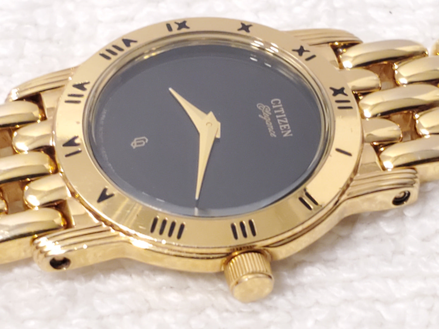 Vintage Citizen CQ Womens Quartz Watch Gold Tone Black Dial Roman Numerals Bezel