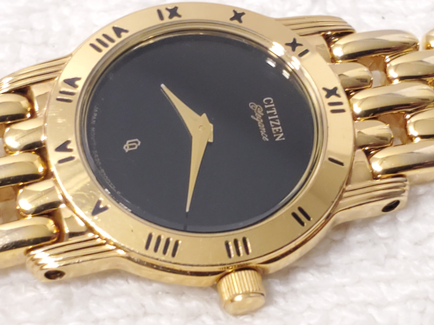 Vintage Citizen CQ Womens Quartz Watch Gold Tone Black Dial Roman Numerals Bezel