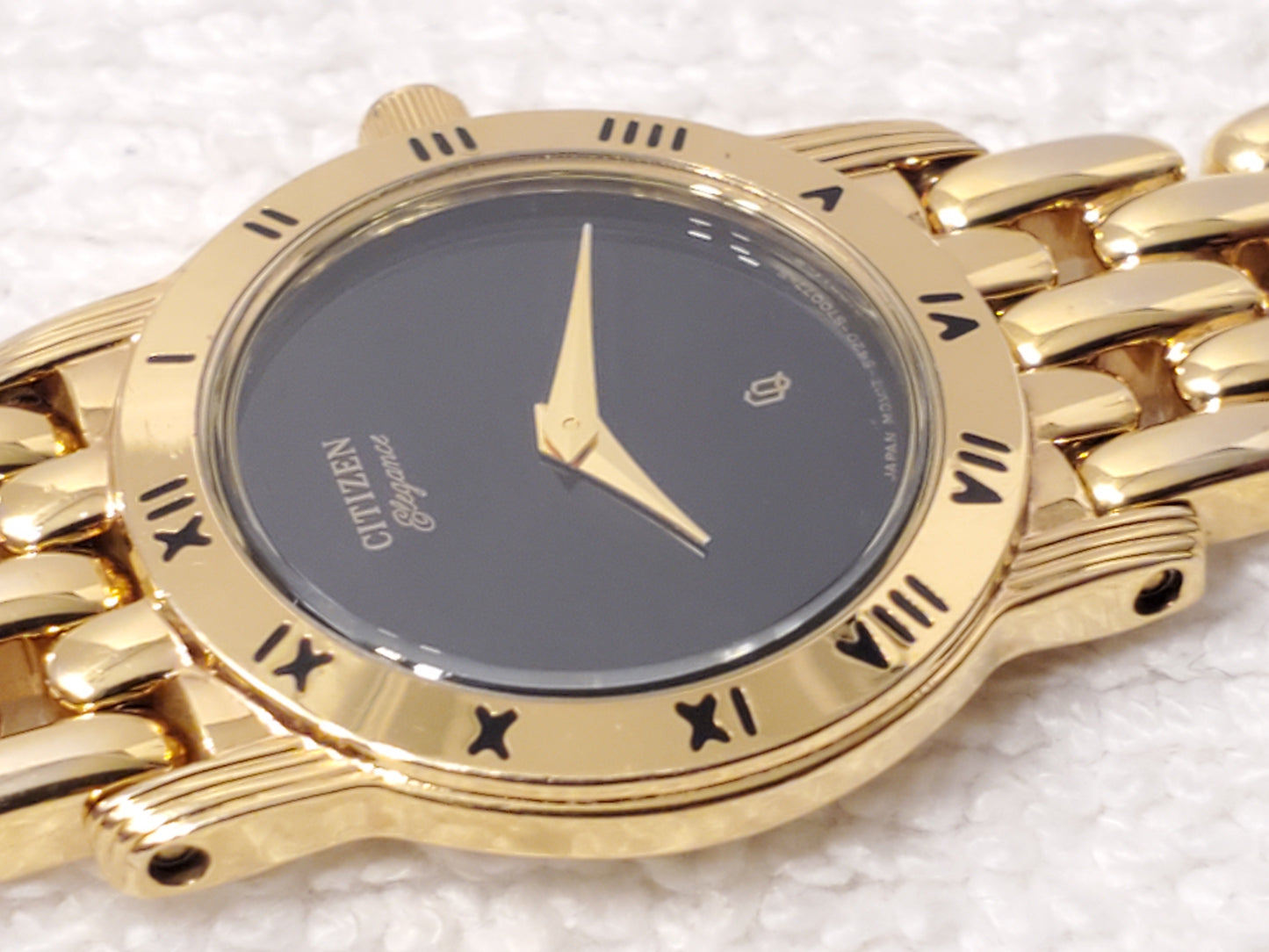 Vintage Citizen CQ Womens Quartz Watch Gold Tone Black Dial Roman Numerals Bezel