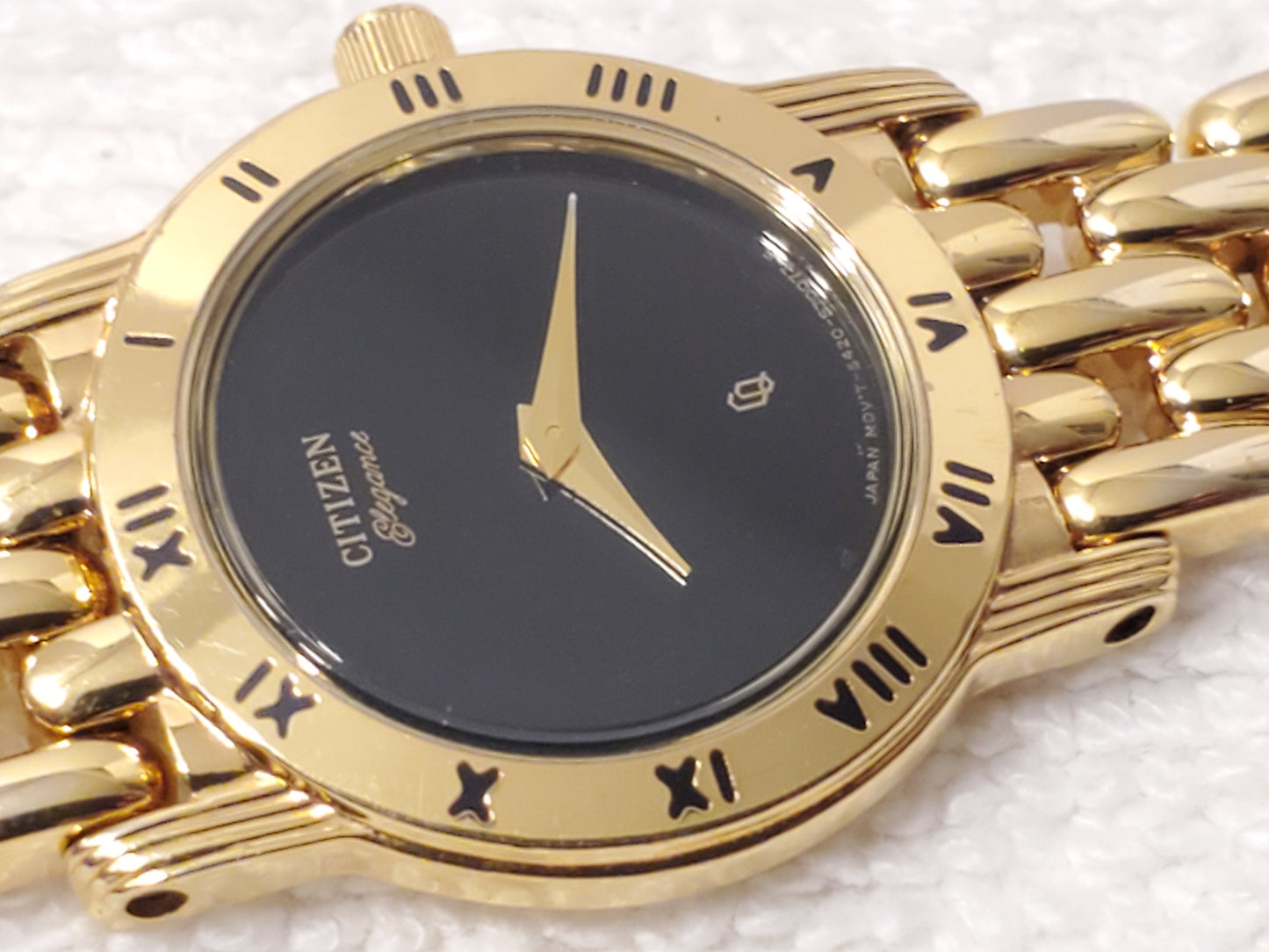 Vintage Citizen CQ Womens Quartz Watch Gold Tone Black Dial Roman Numerals Bezel