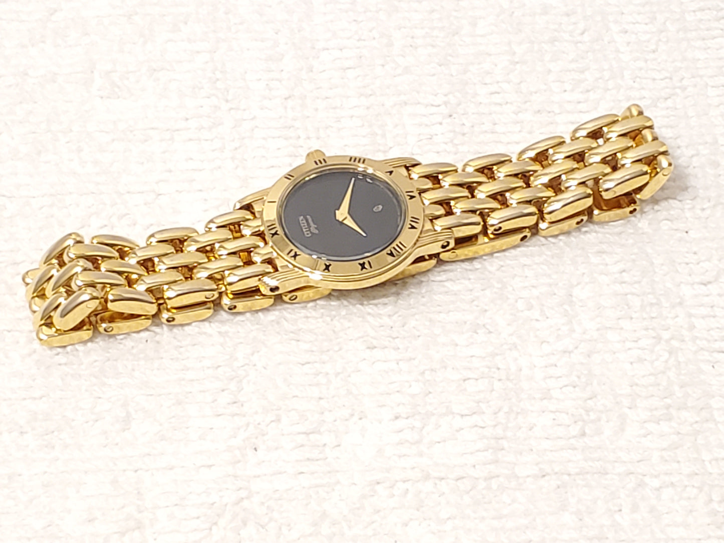 Vintage Citizen CQ Womens Quartz Watch Gold Tone Black Dial Roman Numerals Bezel