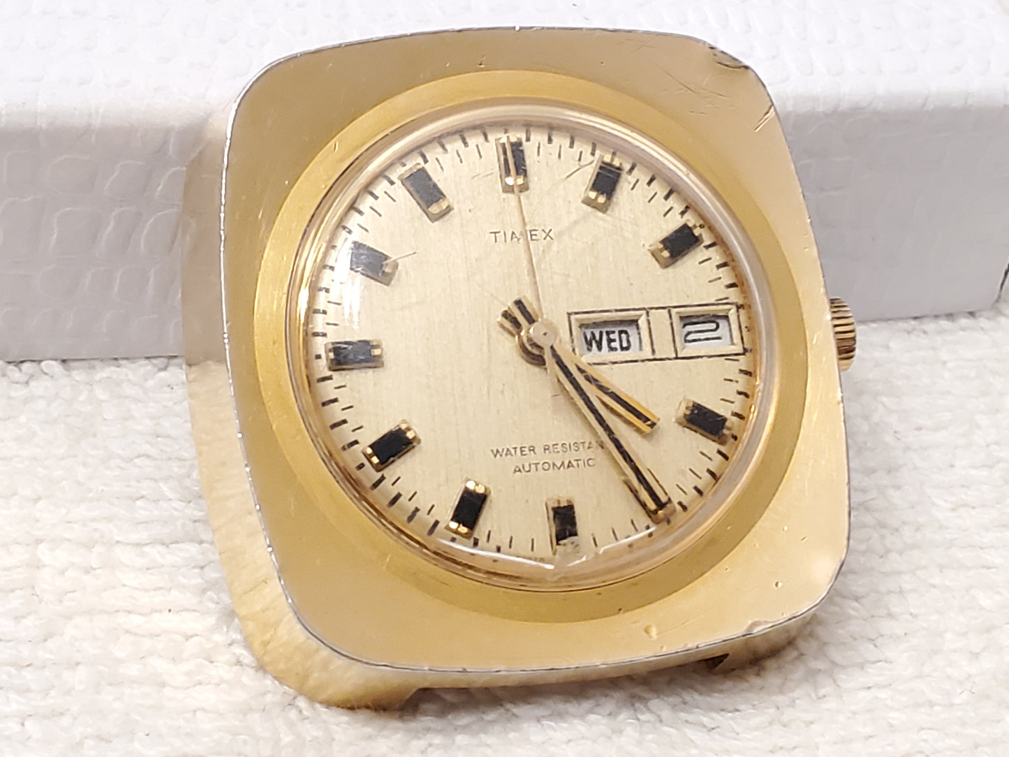 Vintage Timex Automatic Mens Day Date Watch Gold Tone Stainless Steel Base Metal