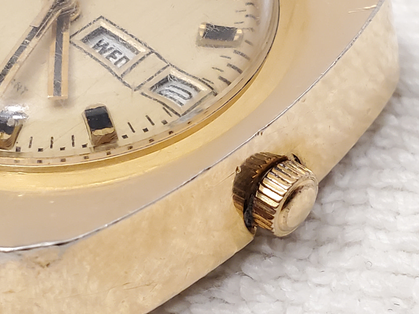 Vintage Timex Automatic Mens Day Date Watch Gold Tone Stainless Steel Base Metal