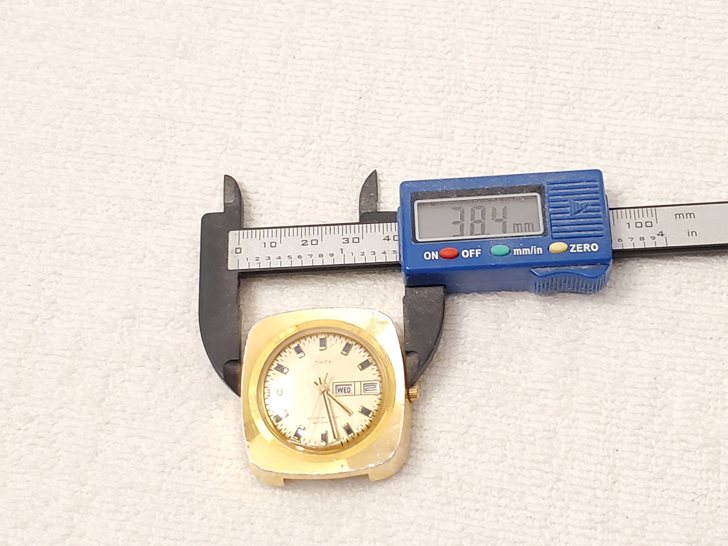 Vintage Timex Automatic Mens Day Date Watch Gold Tone Stainless Steel Base Metal