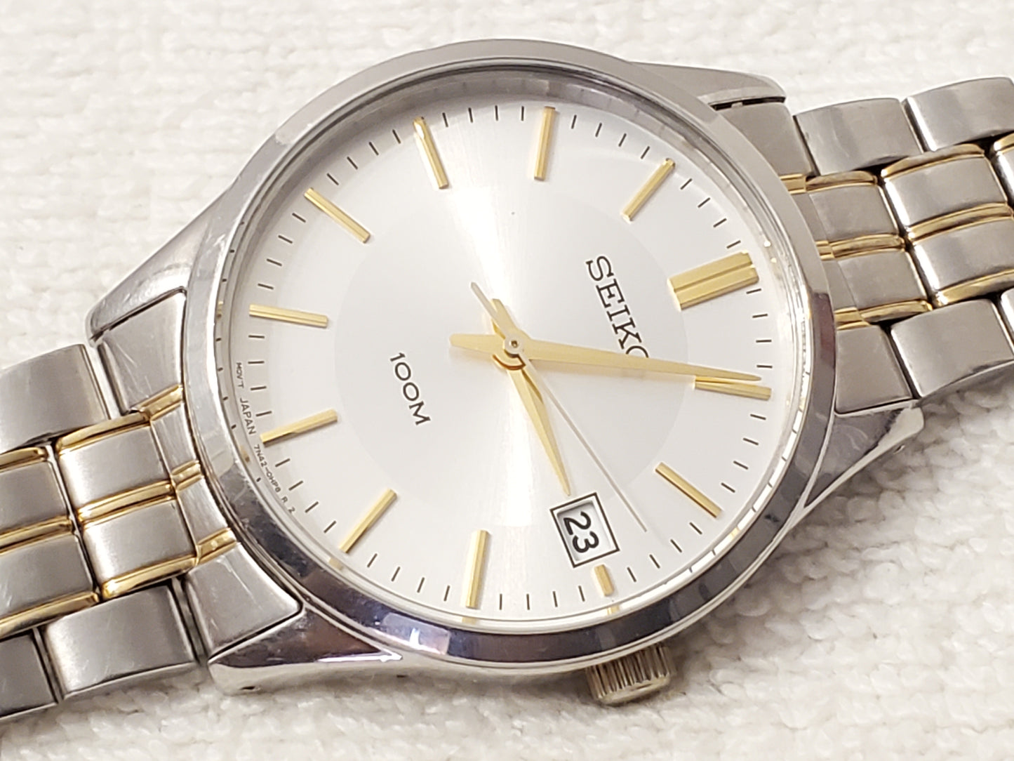 Vintage Seiko Men's Date Watch Stainless Steel Gold Tone 1 Jewel Silver Dial
