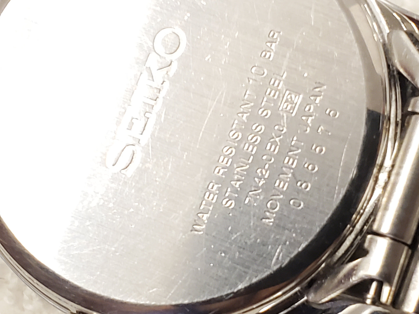 Vintage Seiko Men's Date Watch Stainless Steel Gold Tone 1 Jewel Silver Dial