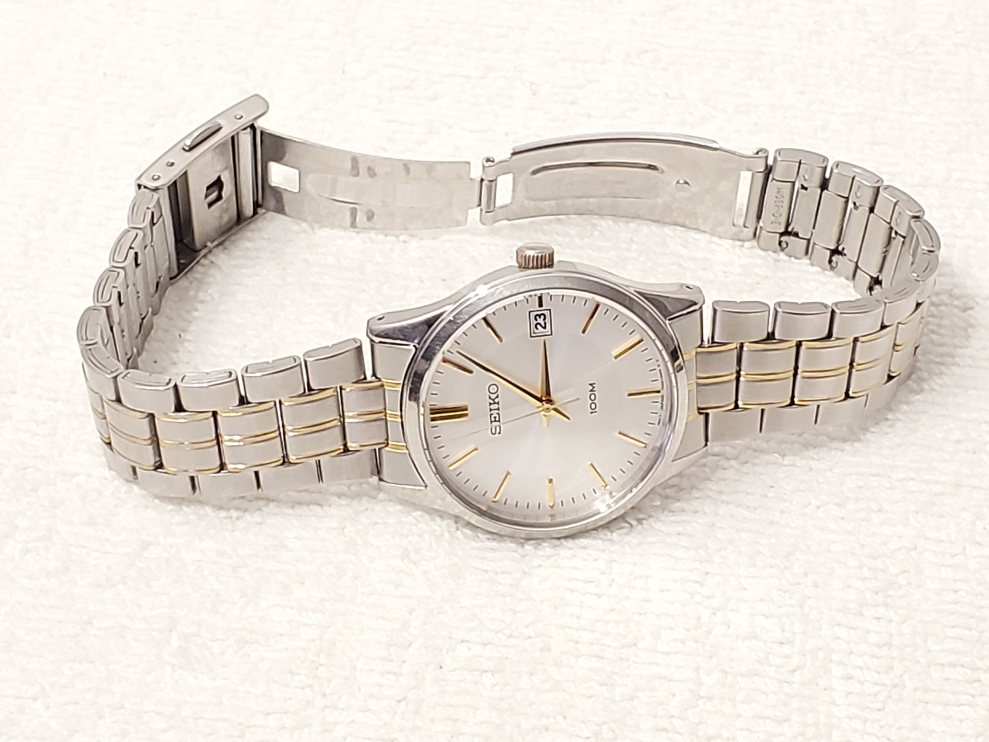 Vintage Seiko Men's Date Watch Stainless Steel Gold Tone 1 Jewel Silver Dial