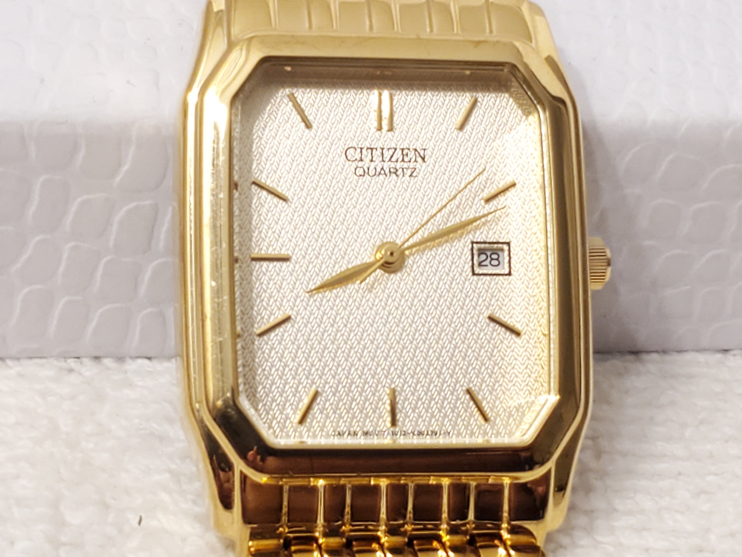Vintage Citizen Men's Gold Tone Quartz Date Watch Base Metal Stainless Steel WR