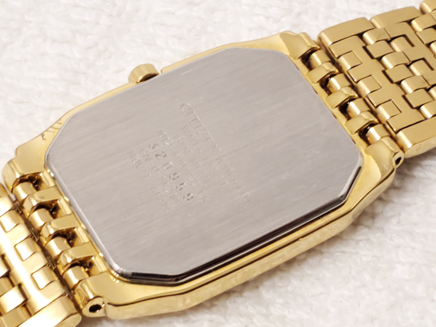 Vintage Citizen Men's Gold Tone Quartz Date Watch Base Metal Stainless Steel WR