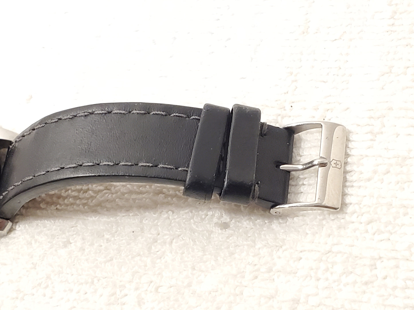Victorinox Swiss Army Men's Date Watch Five Jewels Sapphire Crystal Black Dial