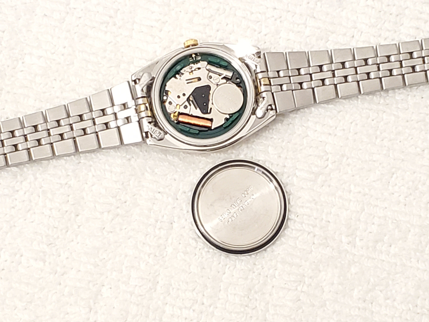 Vintage Seiko Gold Tone Women's Day Date Watch Silver Dial Stainless Steel