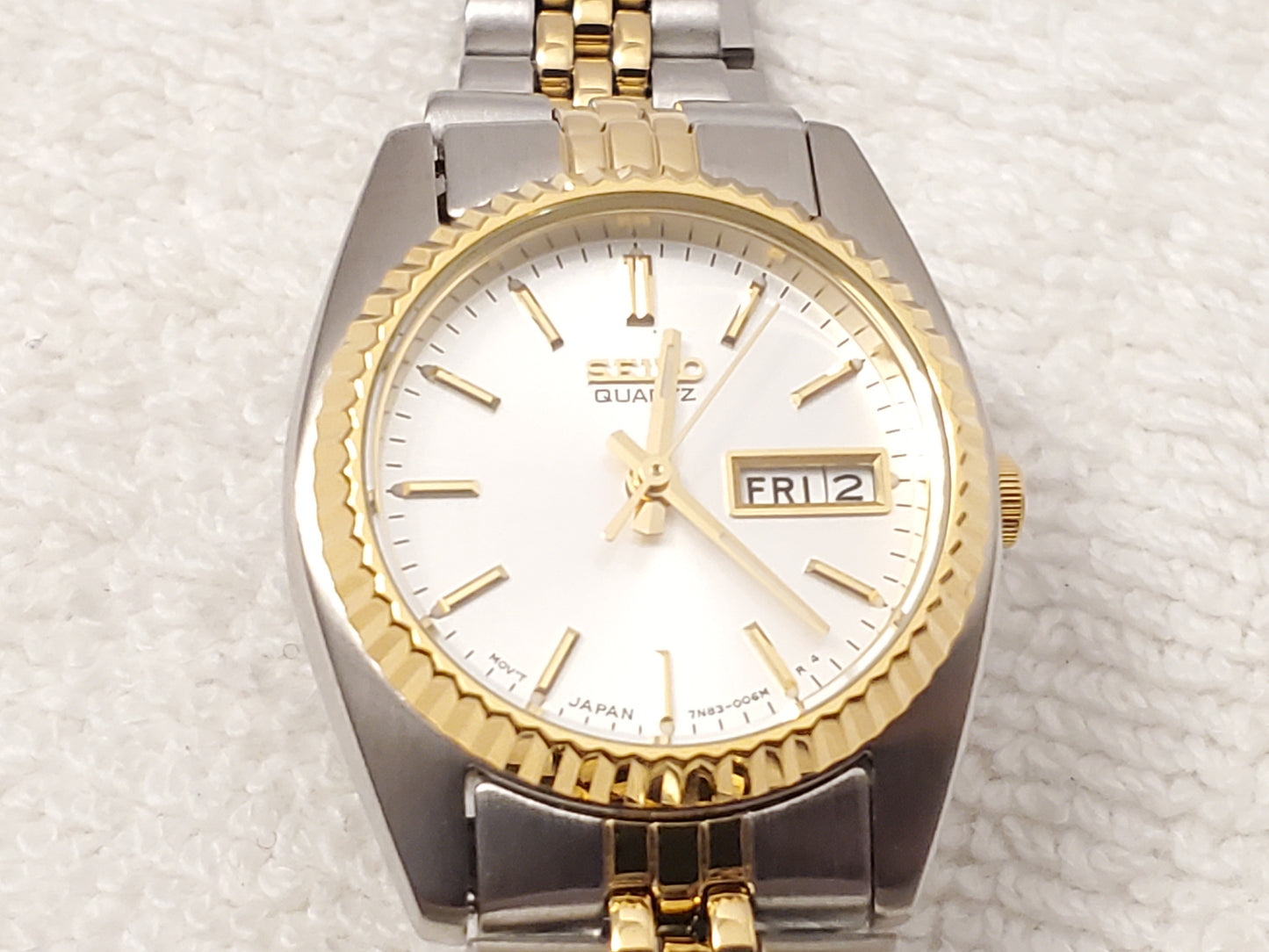 Vintage Seiko Gold Tone Women's Day Date Watch Silver Dial Stainless Steel