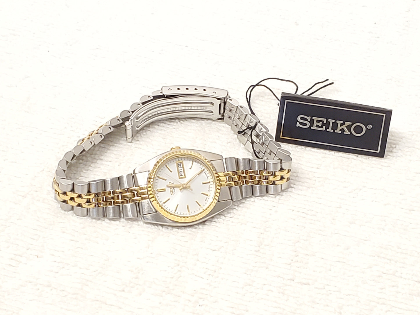 Vintage Seiko Gold Tone Women's Day Date Watch Silver Dial Stainless Steel