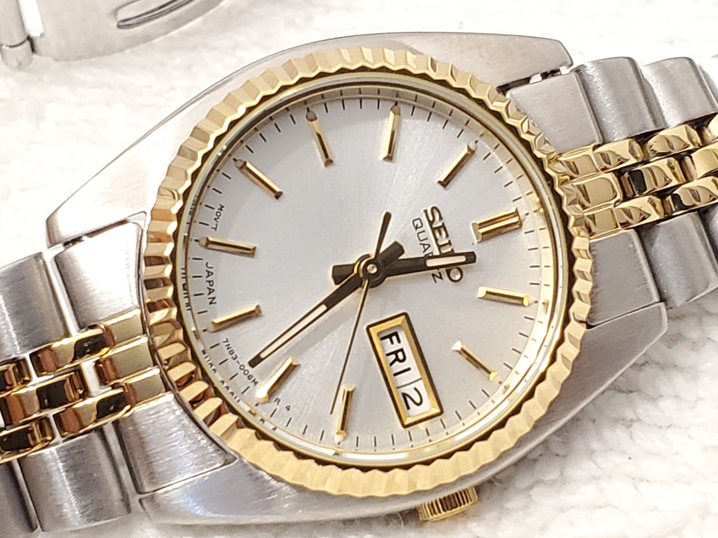 Vintage Seiko Gold Tone Women's Day Date Watch Silver Dial Stainless Steel