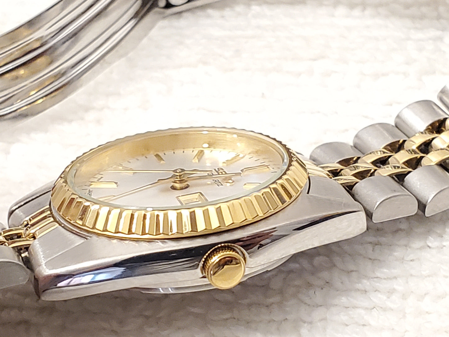 Vintage Seiko Gold Tone Women's Day Date Watch Silver Dial Stainless Steel