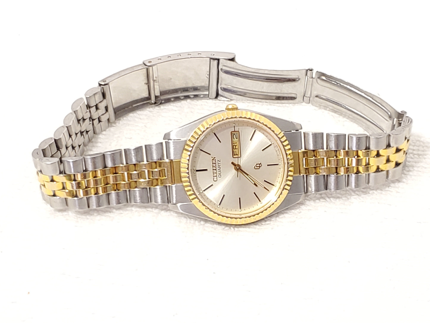 Vintage Citizen CQ Men's Day Date Presidential Watch Stainless Steel Gold Tone