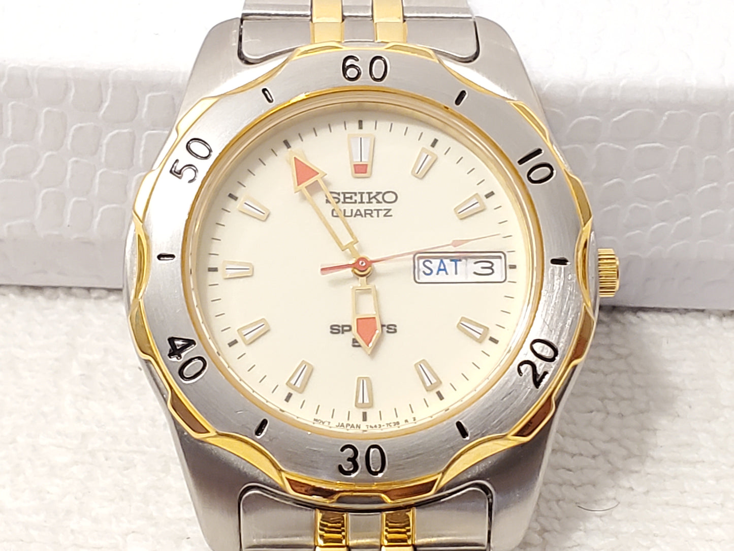 Vintage Seiko Mens Day Date Luminous Dial Quartz Watch Stainless Steel Gold Tone