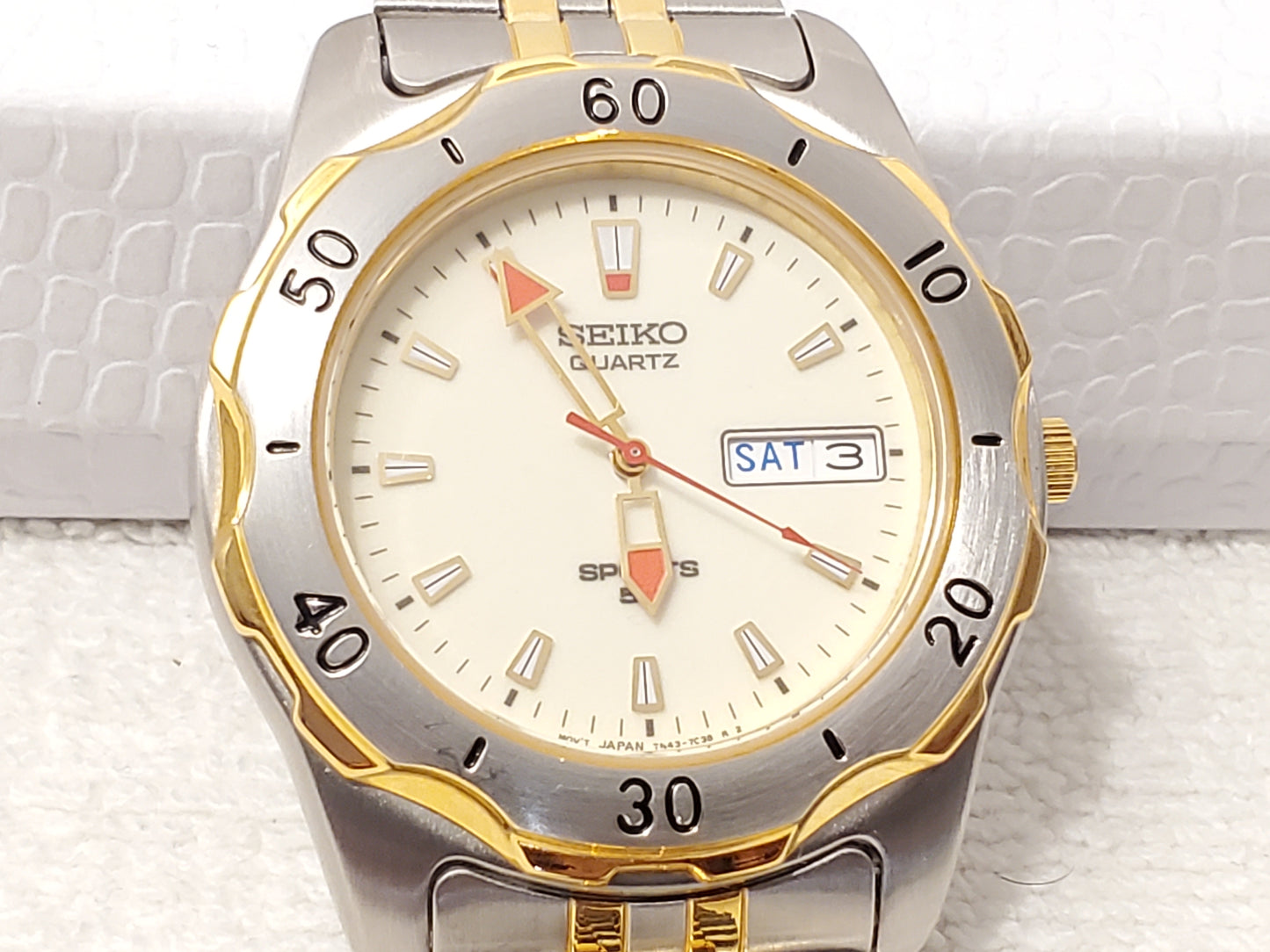 Vintage Seiko Mens Day Date Luminous Dial Quartz Watch Stainless Steel Gold Tone