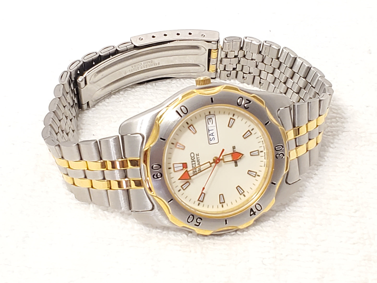 Vintage Seiko Mens Day Date Luminous Dial Quartz Watch Stainless Steel Gold Tone