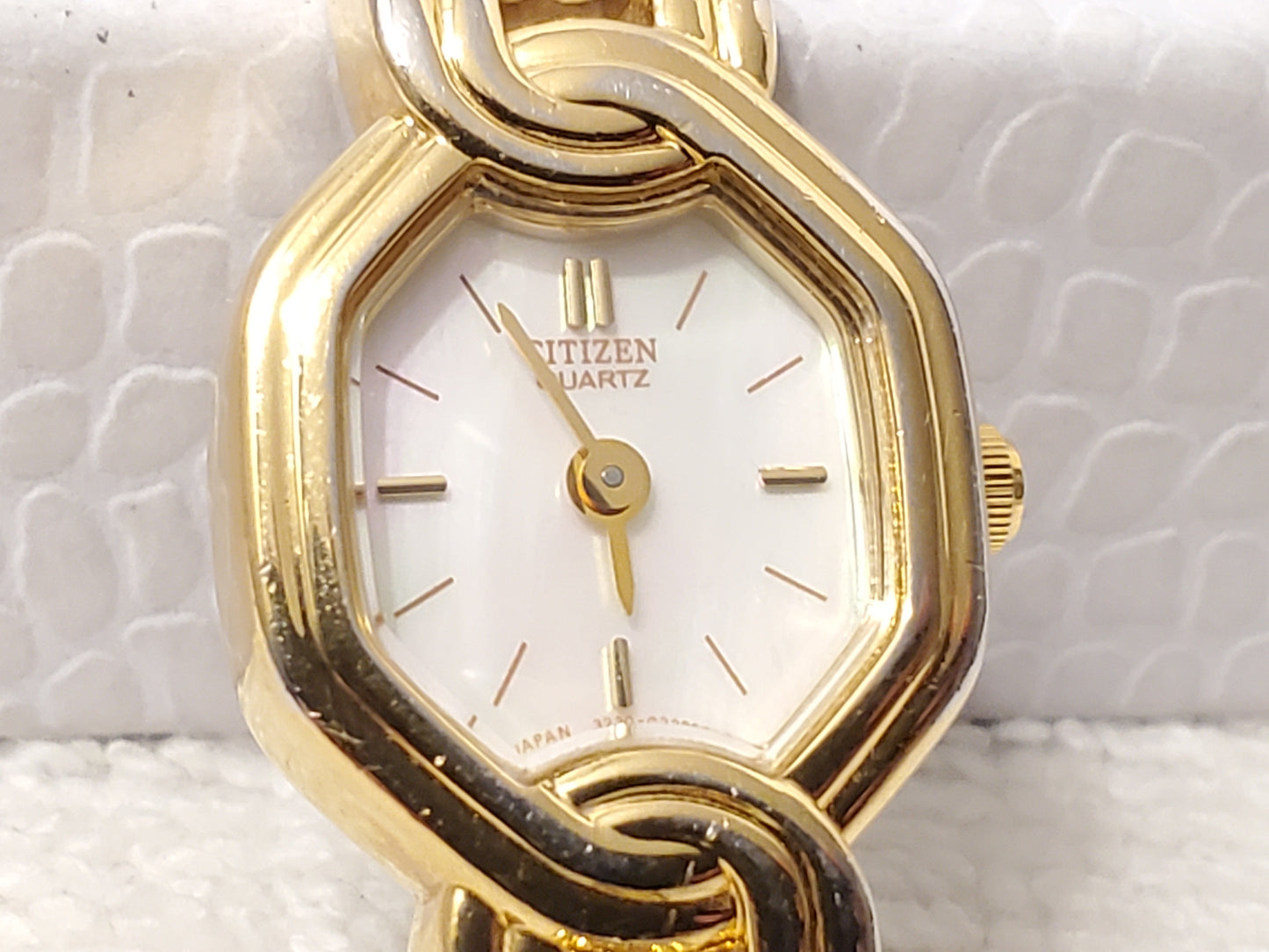 Vintage Citizen Women's Gold Plated Quartz Watch Mother Pearl Dial One Jewel