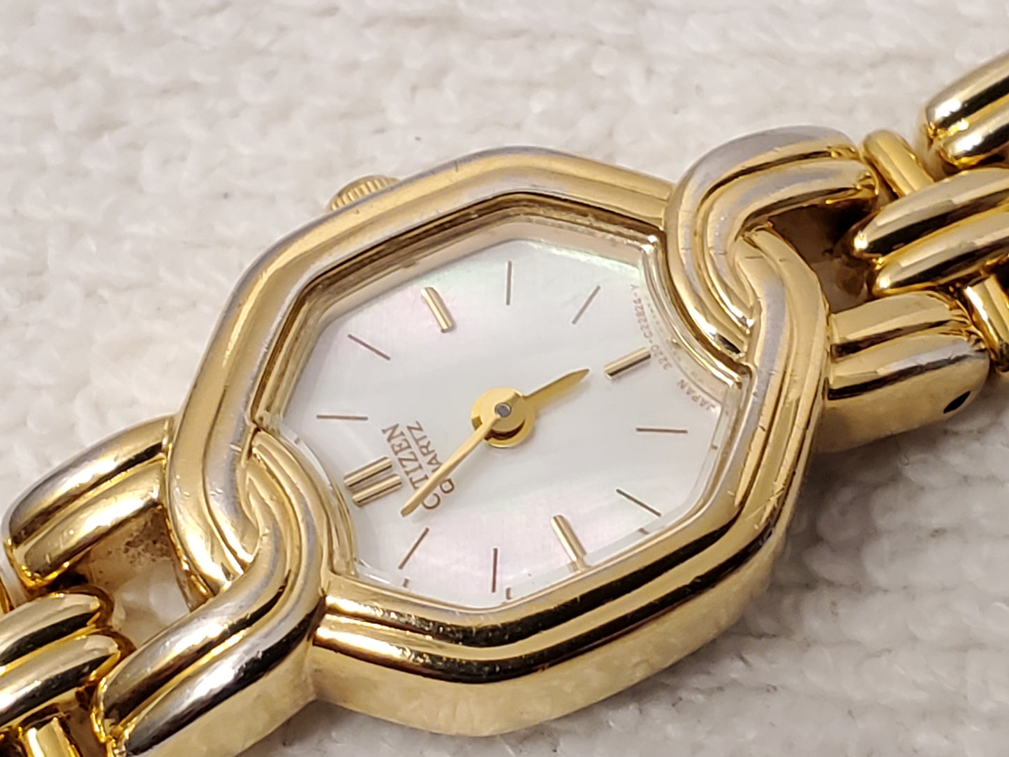 Vintage Citizen Women's Gold Plated Quartz Watch Mother Pearl Dial One Jewel