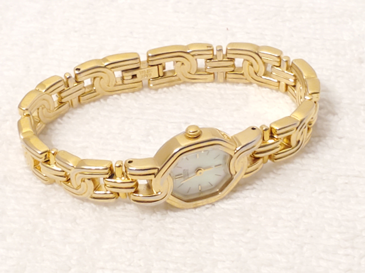 Vintage Citizen Women's Gold Plated Quartz Watch Mother Pearl Dial One Jewel