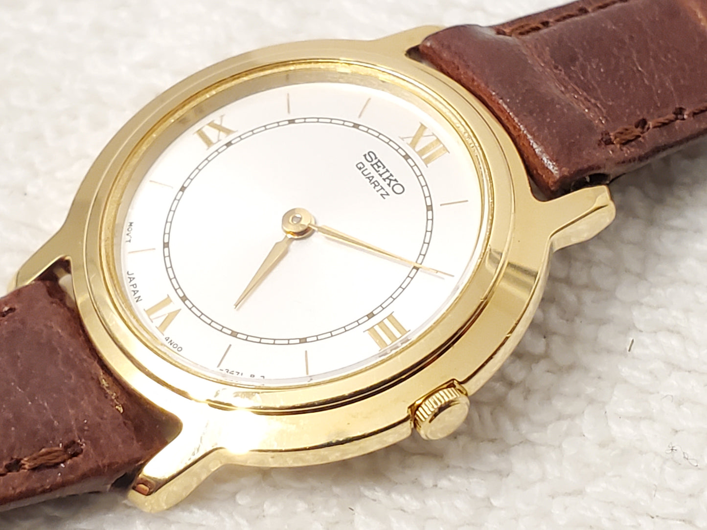 Vintage Seiko Women's Gold Tone Watch Silver Dial Roman Numerals Leather Strap