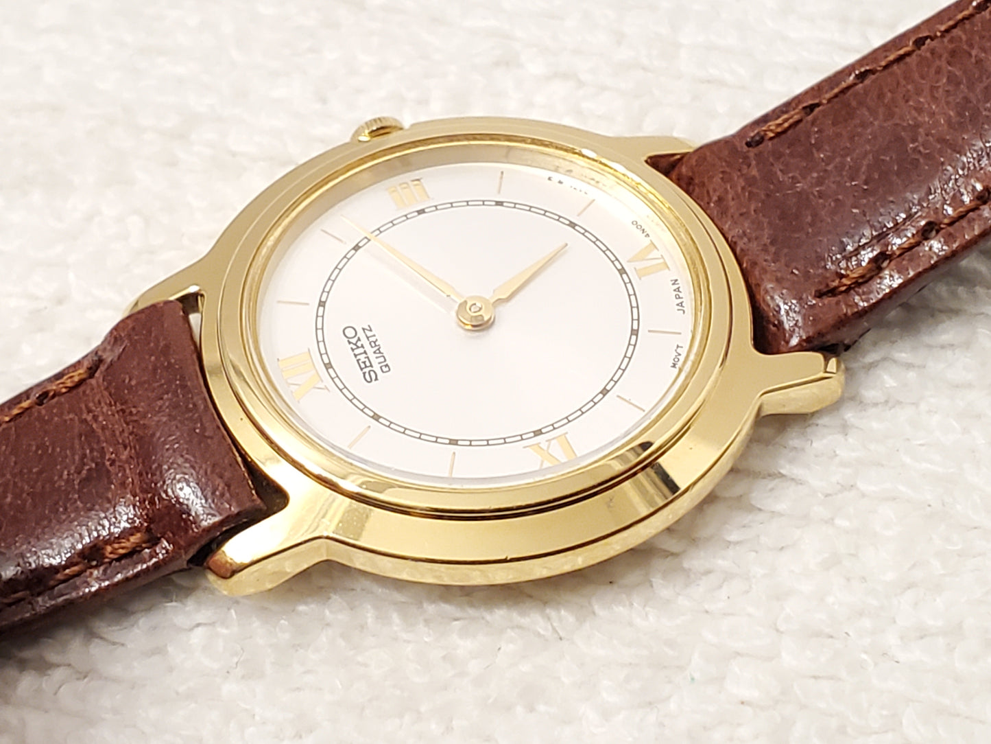 Vintage Seiko Women's Gold Tone Watch Silver Dial Roman Numerals Leather Strap
