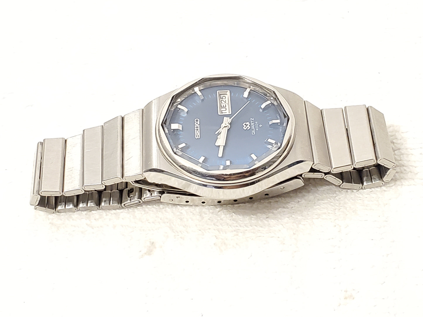 Vintage Seiko 4004 Quartz Blue Dial Men's Watch Stainless Steel Day Date Octagon