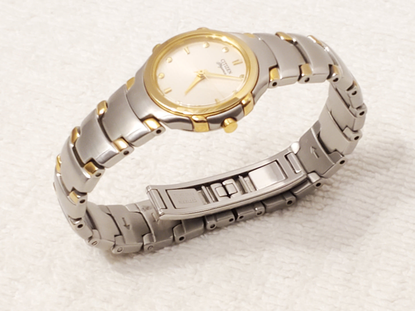 Vintage Citizen Elegance Women's Stainless Steel Gold Plated Quartz Watch