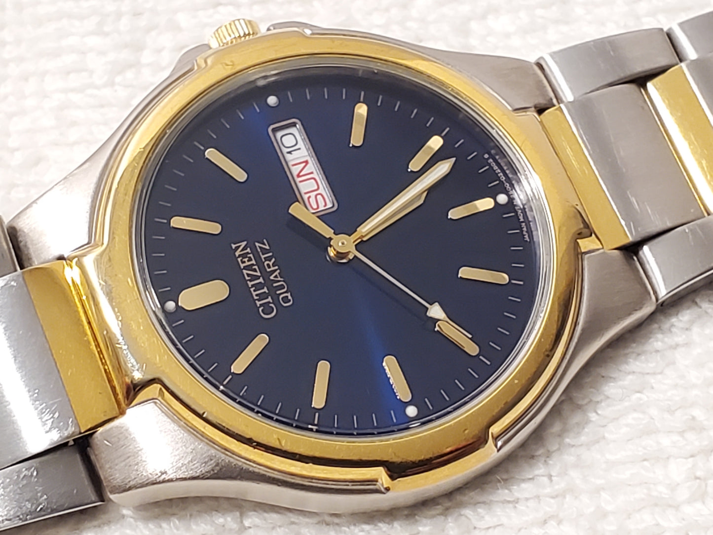 Vintage Citizen Men's Blue Dial Gold Tone Day Date Stainless Steel Quartz Watch