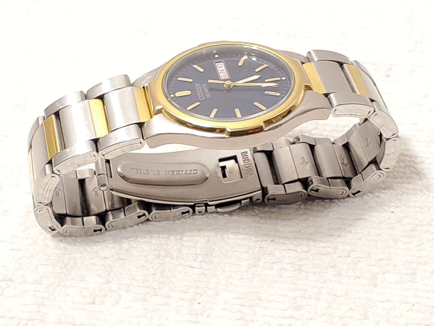 Vintage Citizen Men's Blue Dial Gold Tone Day Date Stainless Steel Quartz Watch