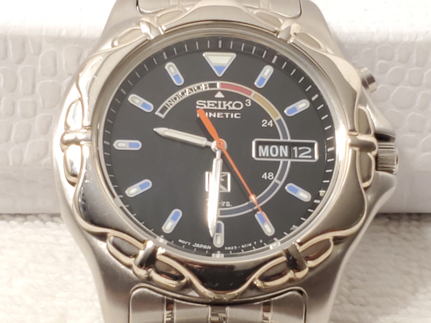 Vintage Seiko Kinetic Men's Date Watch Stainless Steel Six Jewels Black Dial