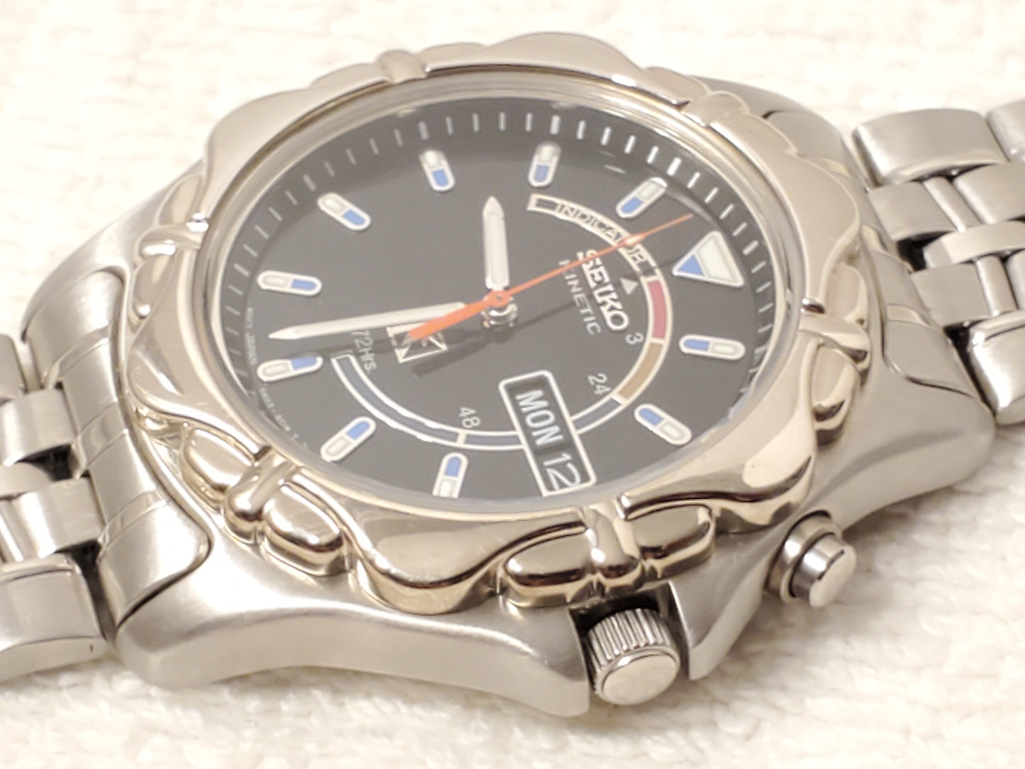 Vintage Seiko Kinetic Men's Date Watch Stainless Steel Six Jewels Black Dial