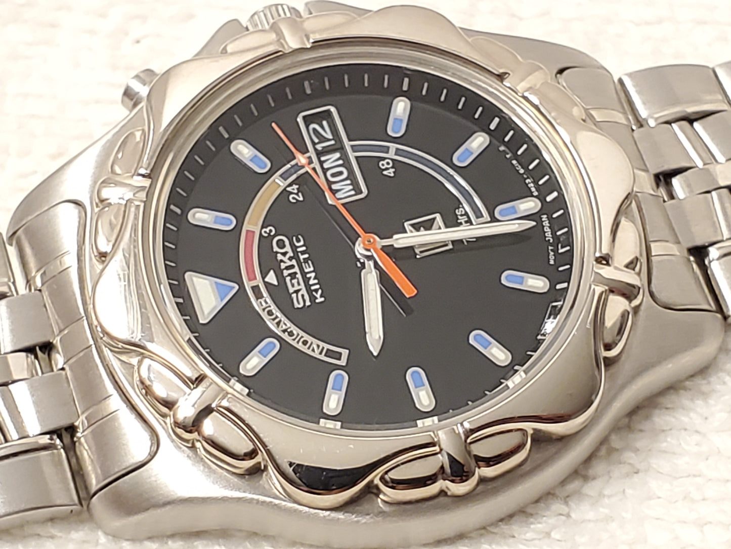 Vintage Seiko Kinetic Men's Date Watch Stainless Steel Six Jewels Black Dial