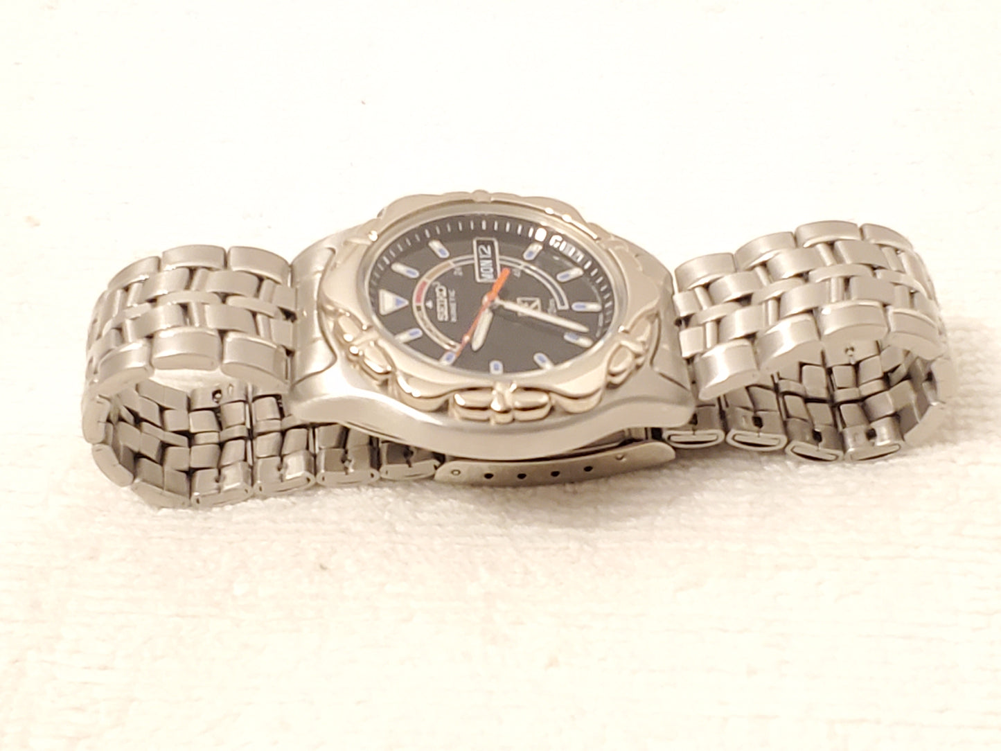 Vintage Seiko Kinetic Men's Date Watch Stainless Steel Six Jewels Black Dial