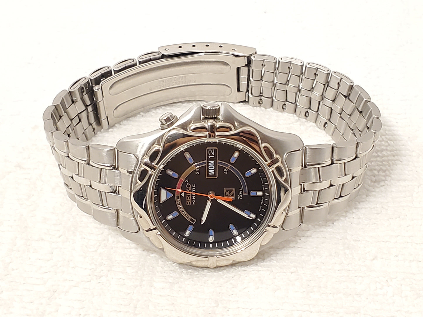 Vintage Seiko Kinetic Men's Date Watch Stainless Steel Six Jewels Black Dial