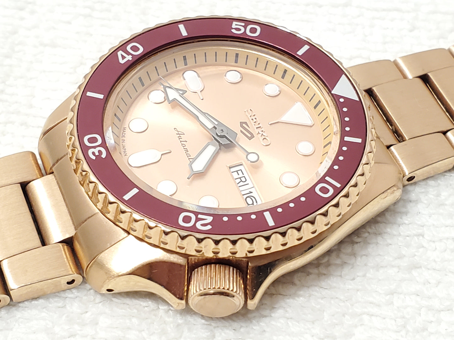 Seiko 5 Sports Mens Automatic Rose Gold Stainless Steel Watch 24 Jewels Day Date