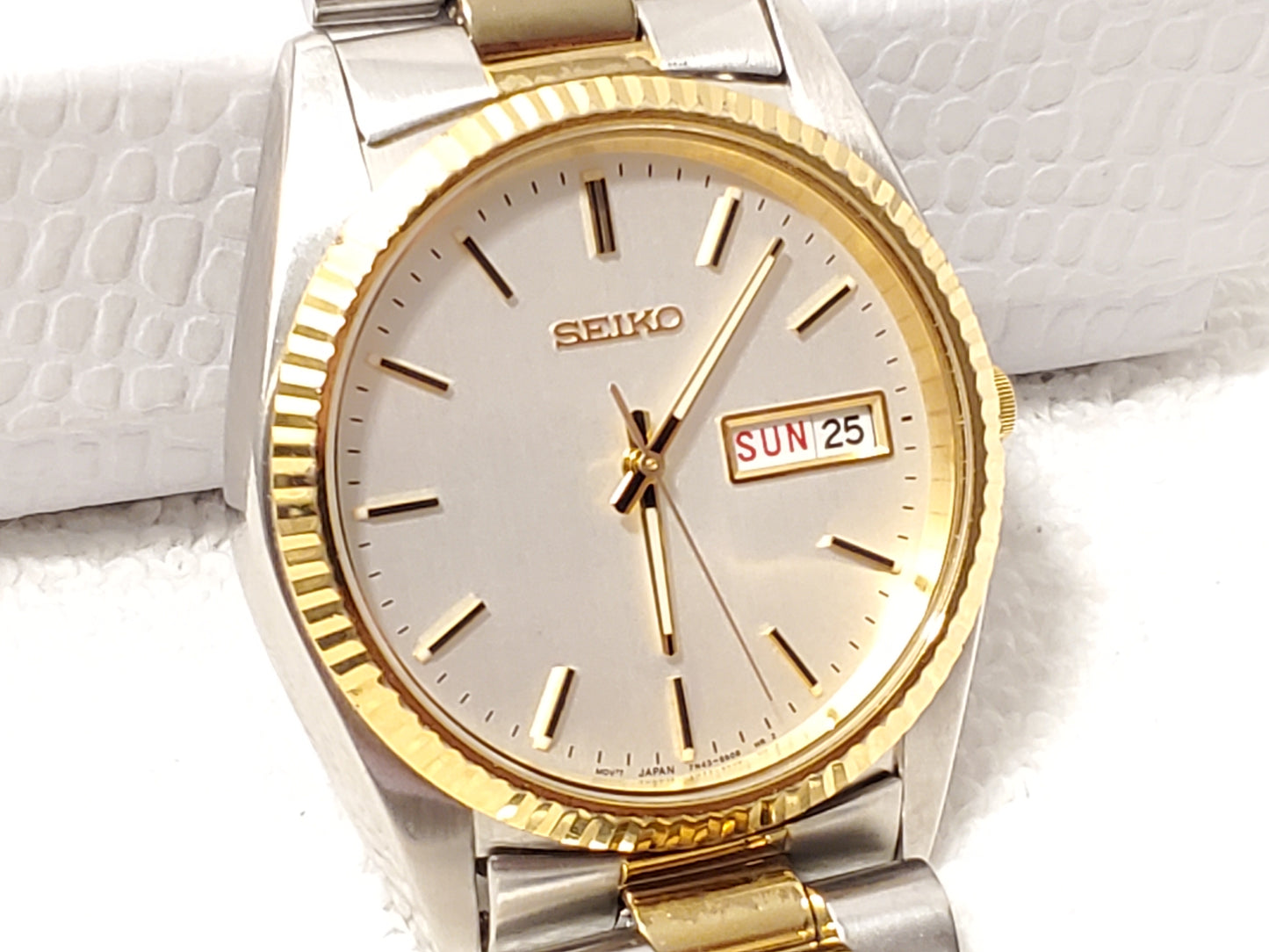 Vintage Seiko Gold Tone Men Presidential Quartz Watch Day Date One Jewel S Steel